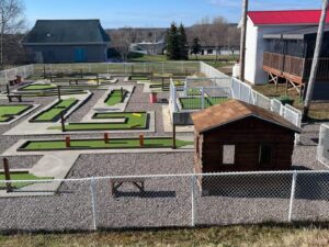 Forfait familial (2 adultes et 2 enfants) au Mini-Putt L'Authentique de Baie-Comeau